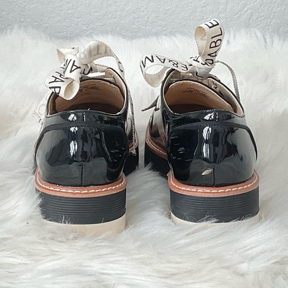 ZARA FAUX PATENT BROGUES WITH SLOGAN PRINT BOW - Picture 5 of 7